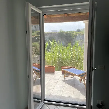 Amena Ischia